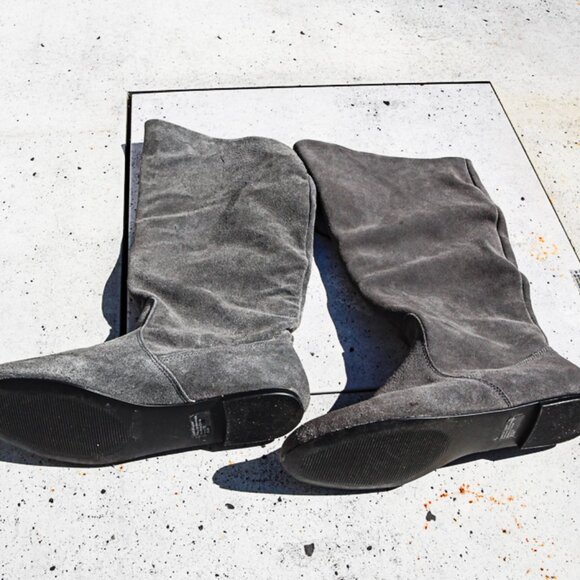 Style and Company Kasee just below the knee. Gray Suede Leather Boots Size 8.5M - Picture 3 of 3